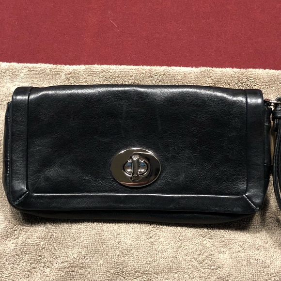 COPY - Coach wristlet